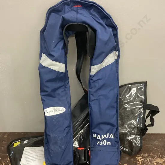 Grand Pacific Inflatable Life Jacket 150N Manual With Harness Support, Adult